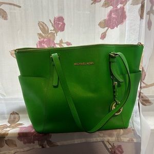 MICHAEL KORS Green Shoulder Bag